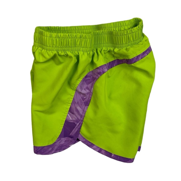 BX3 Girls Under Armour Lightweight Active Workout Shorts 4T - Picture 2 of 4